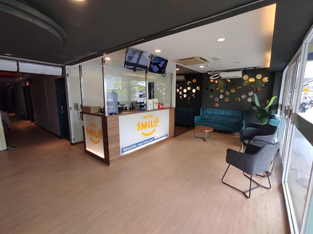 Smile Hotel C180 Cheras Selatan Exterior foto