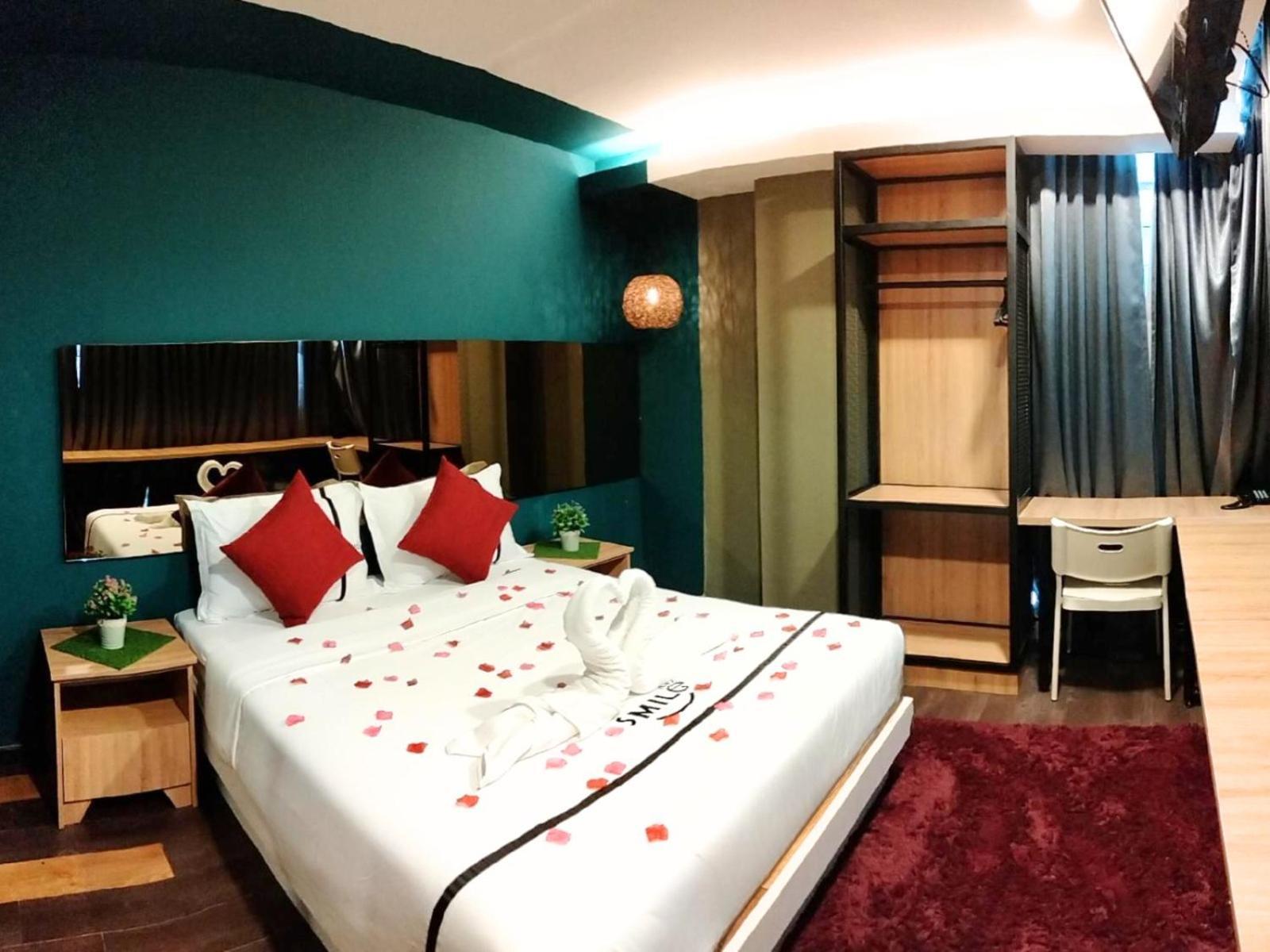 Smile Hotel C180 Cheras Selatan Exterior foto